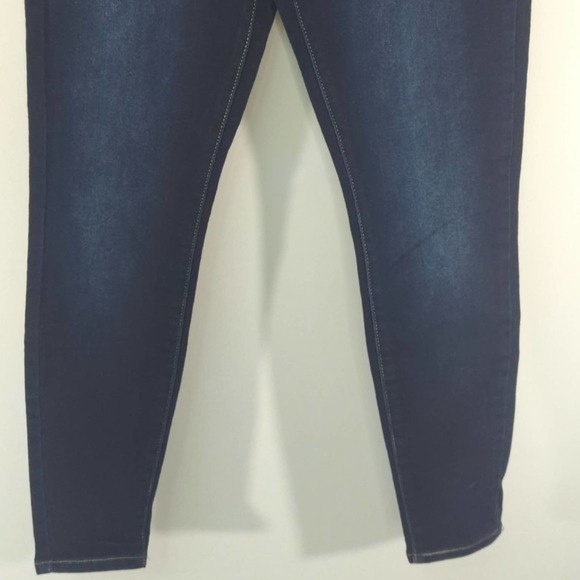 Levi's‎ Strauss Women's Mid Rise Skinny Dark Wash Sz.27 NWT - Picture 4 of 11
